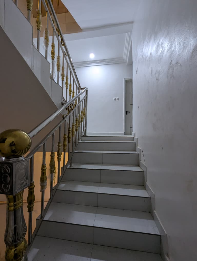Executive Suite with seating area and skyline window